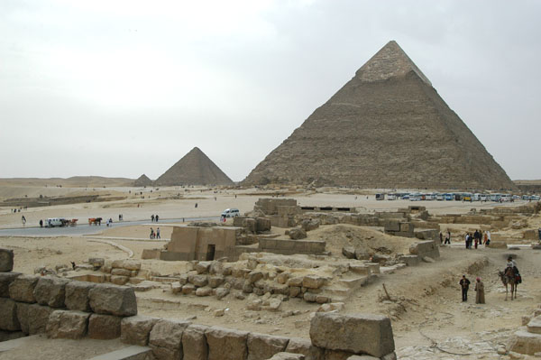 Pyramid of Khafre and the smaller Pyramid of Menkaure (Mycerinus)