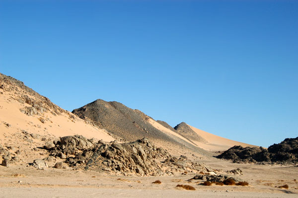 The mountains give way to sandy hills