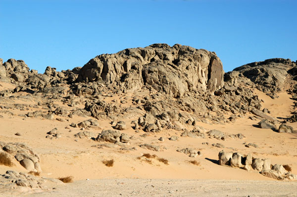 Along the Safaga-Qina highway