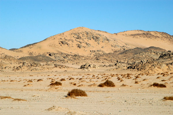Along the Safaga-Qina highway