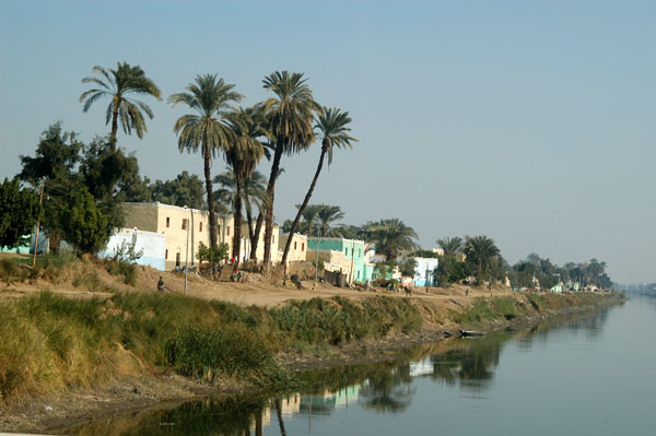 Crossing the canal we have been following from Qina