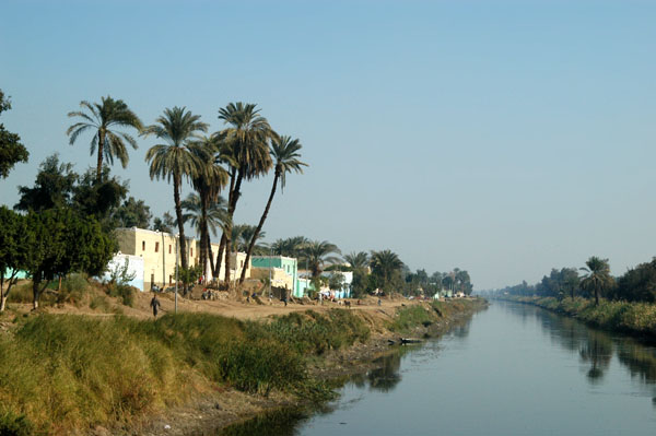 Crossing the canal we have been following from Qina