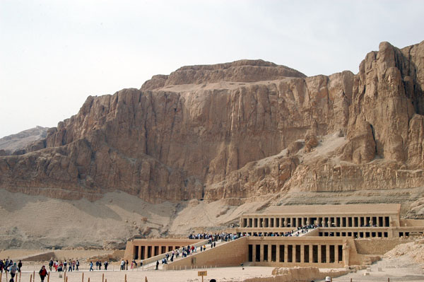 You can cross those mountains to reach the Valley of the Kings on foot