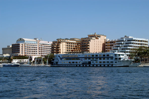 Luxor's southern hotel strip