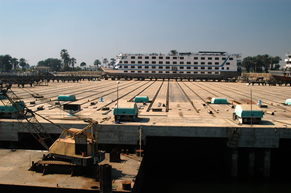Nile shipyard between Luxor and Isna