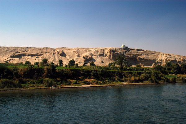 West bank of the Nile between Luxor and Isna