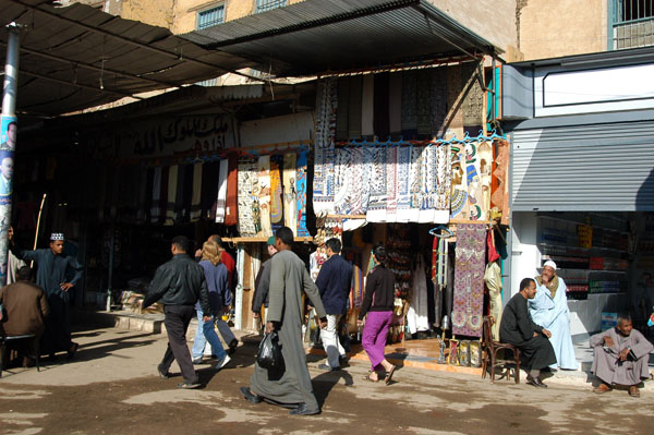 Tourist souq between the Nile and the Temple of Khunum