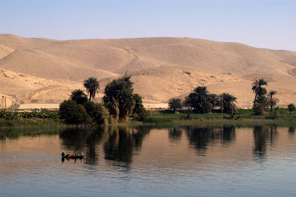 Very narrow point along the Nile where the Eastern Desert comes right to the river