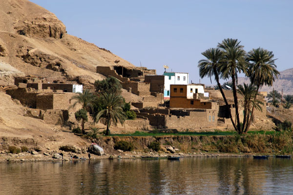 Settlement on the river