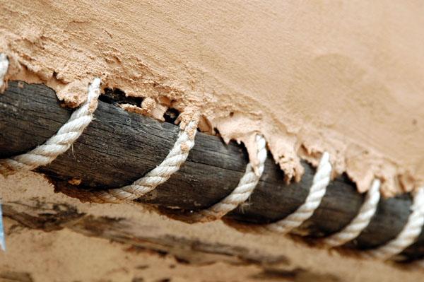 Ropes over a door frame, Red Fort