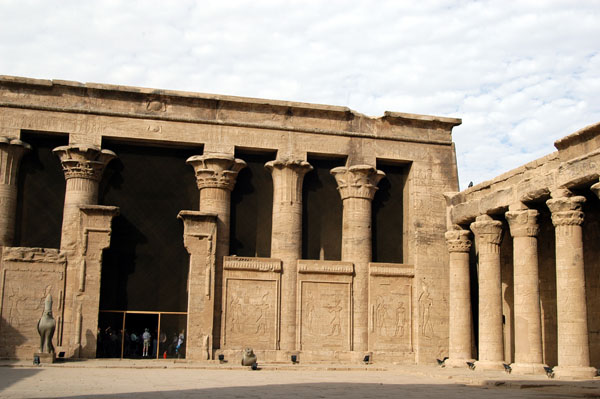 Great Court and the facade of the pronaos (hypostyle hall), Temple of Horus at Edfu