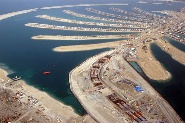 The tunnel between the stem and the outer ring being built, Palm Jumeirah