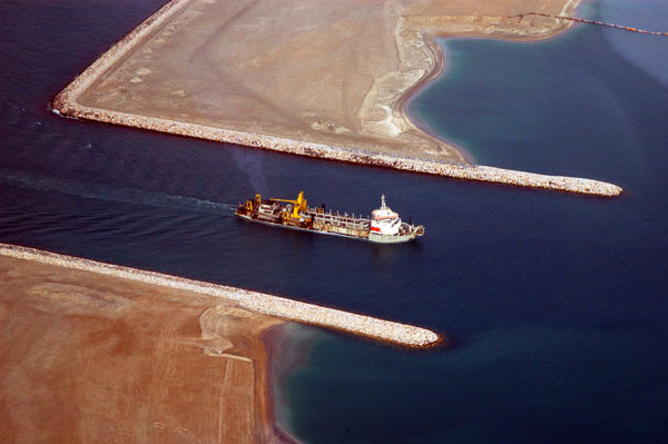 Ship passing through the outer ring of Palm Jebel Ali