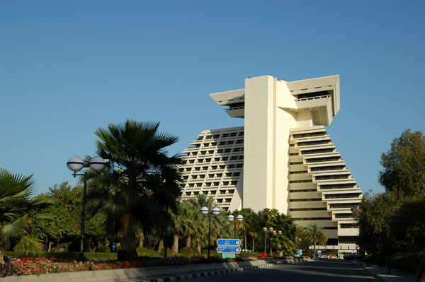 Sheraton Doha Hotel, Doha's original landmark building