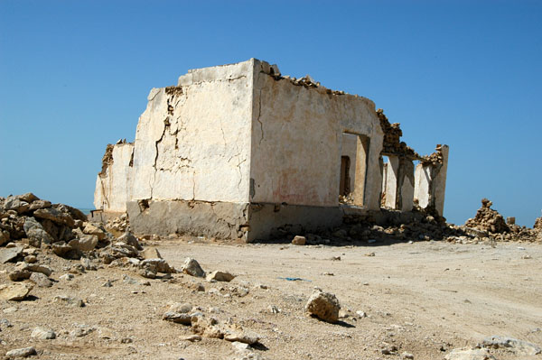 Other nearby ghosttowns are Al-Arish and Al-Khuwair farther to the west