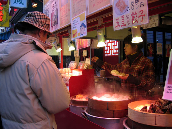 Streetside foodstall, Kobe Chinatown