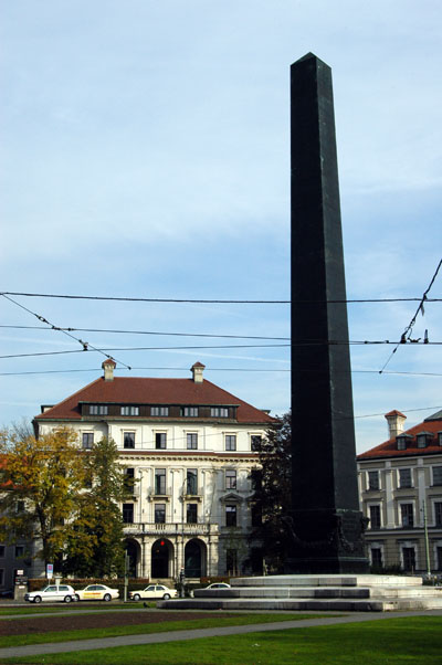 Karolinen Platz with obelisk