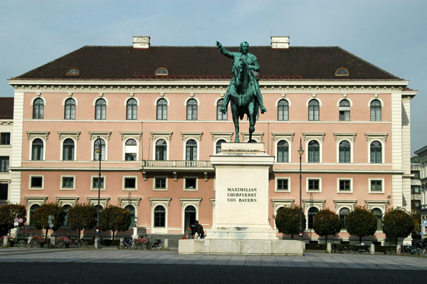Wittelsbacherplatz - Maximilian Churfürst von Bayern