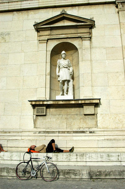 Relaxing on a nice day at the Glyptothek