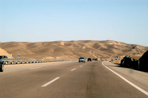 Freeway between Kashan and Isfahan