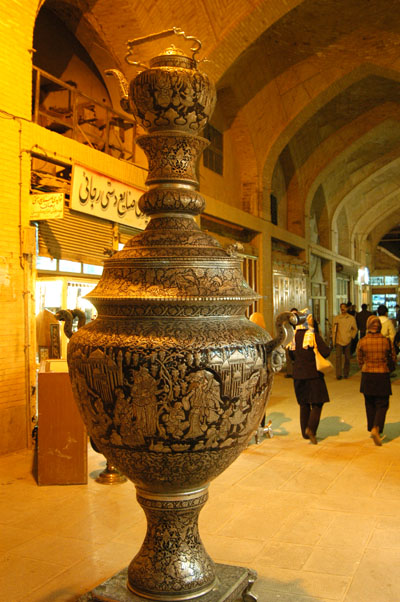Giant vase near the Imam Mosque