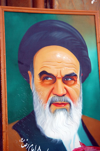 Painting of Khomeini in front of the Pasdaran office, Imam Sq, Isfahan