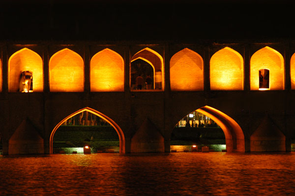 The bridge was built by Allahverdi Khan 1599-1602 during the reign of Shah Abbas I