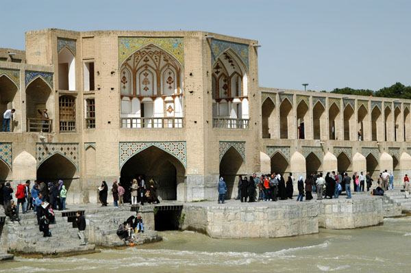 Pavilion at the center of Khanju Bridge for Shah Abbas II