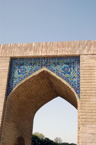 An arch of the Khanju Bridge