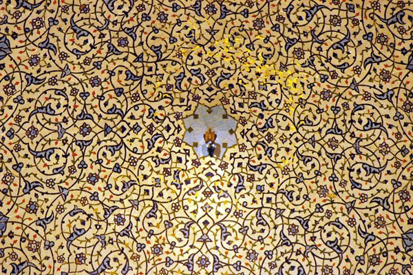 Mosaic bird at the apex of the dome, Sheikh Lotfollah Mosque