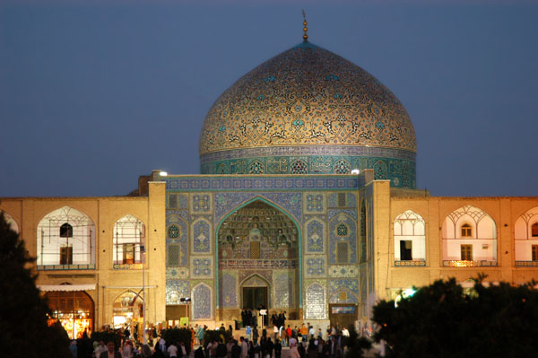 Sheikh Lotfollah Mosque, Imam Square, at night