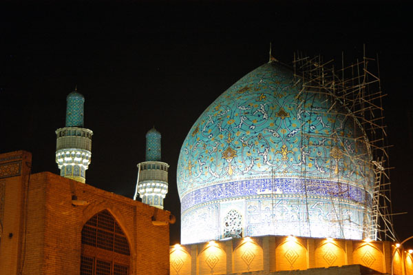 Madrasahye Chahar Bagh at night