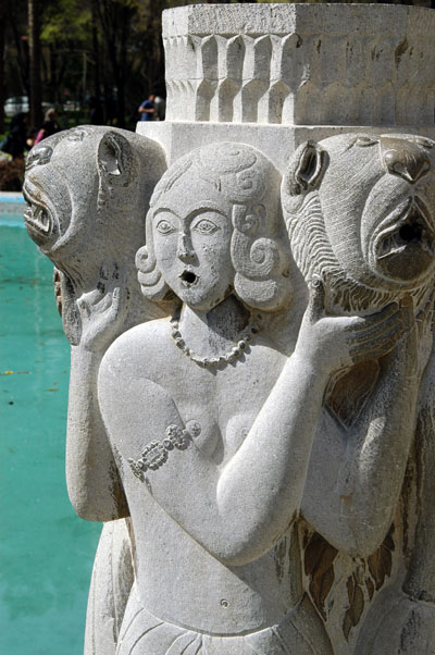 Fountain, Chehel Sotun Palace