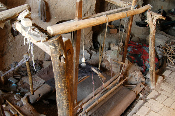 Weaving loom, Naein