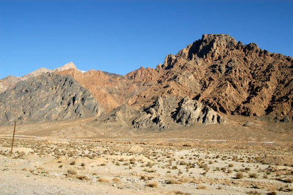 Mountains between Yazd and Abarqu