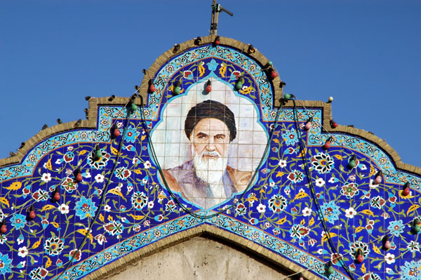 Khomeini in tile overlooking the entrance to Bazar-e Shah Cheragh