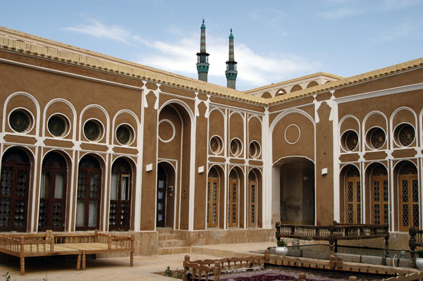 Yazd Traditional Hotel behind the Amir Chakhmaq