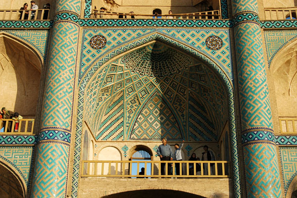 Balcony on the Amir Chakhmaq facade