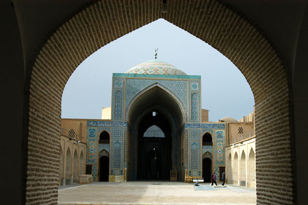 Courtyard and main prayer hall of the Jameh Mosque seen from the northern doorway