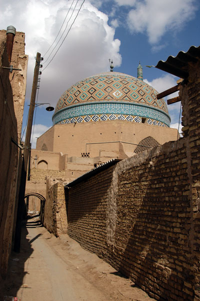 Alleyway behind the Jameh Mosque