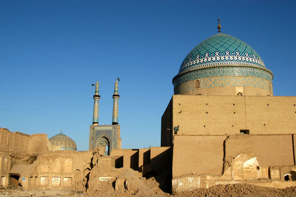 Bogheh-ye Seyed Roknaddin and Jameh Mosque from SIlk Road Hotel