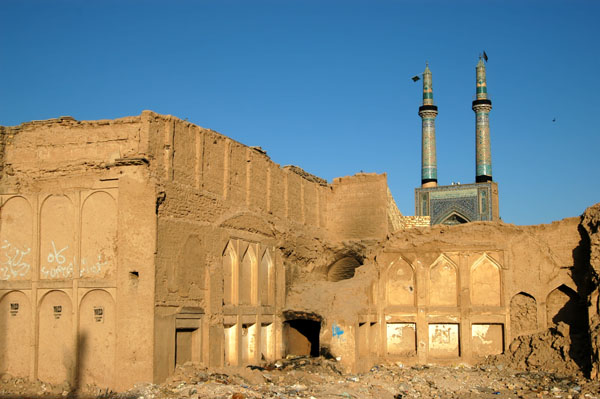 Crumbling ruins, Yazd