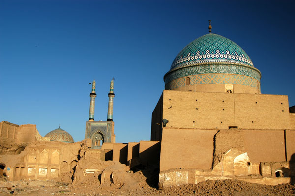 Bogheh-ye Seyed Roknaddin and Jameh Mosque from SIlk Road Hotel