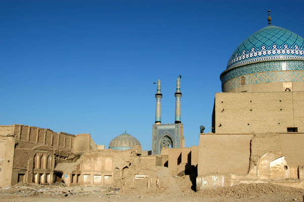 Bogheh-ye Seyed Roknaddin and Jameh Mosque from SIlk Road Hotel