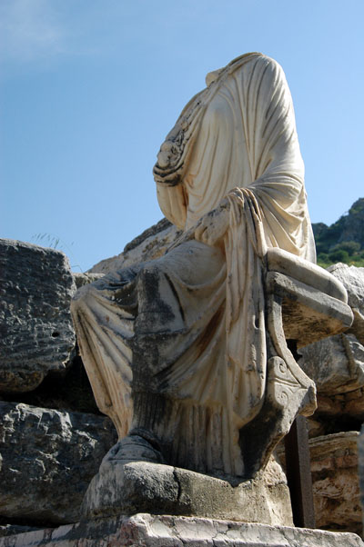 Headless statue, Cuertes Way, Ephesus