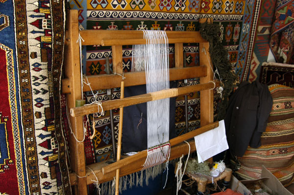 Carpet loom at Dekorativ Carpet & Kilim, Seluk