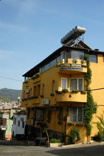 Hotel Bella, Seluk