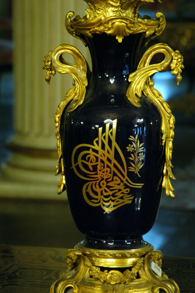 Vase with the tughra of the Ottoman Sultan
