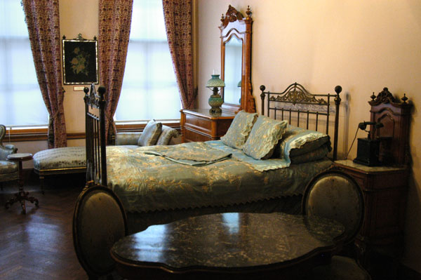 Guest room of the Sultan's Mother's apartments, Dolmabahce Palace photo ...