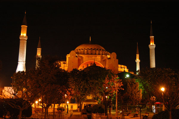 Ayasofya (Haghia Sophia) at night